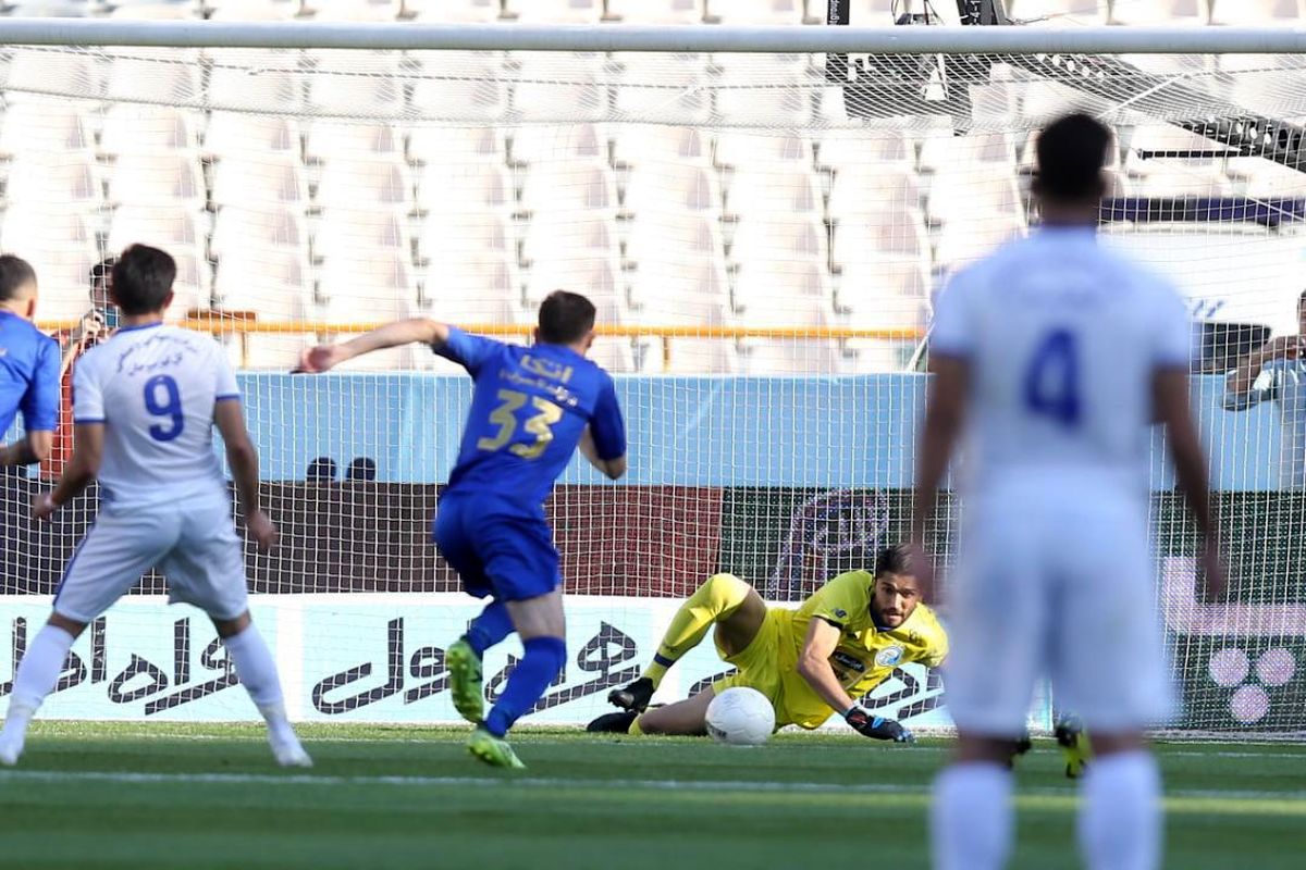 بازی استقلال و گل گهر