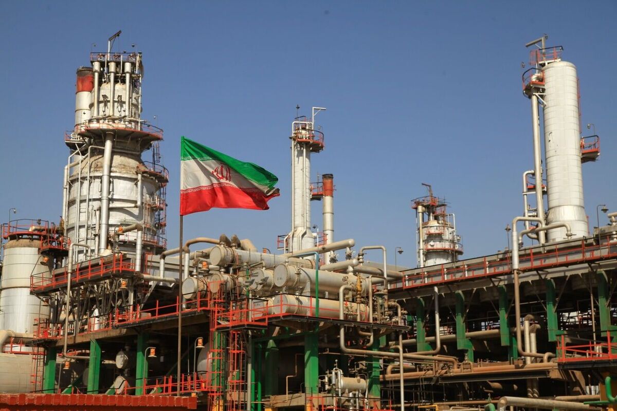 پالایشگاه تهران روزانه ۷ میلیون لیتر بنزین تولید می‌کند + فیلم