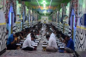 حضور ۳۰۰۰ نفری مددجویان مجتمع ندامتگاه تهران بزرگ در مراسم محفل انس با قرآن