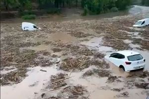 بارش‌های شدید شمال‌شرق اسپانیا منجر به سیل و گرفتار شدن مردم در خودروها شد