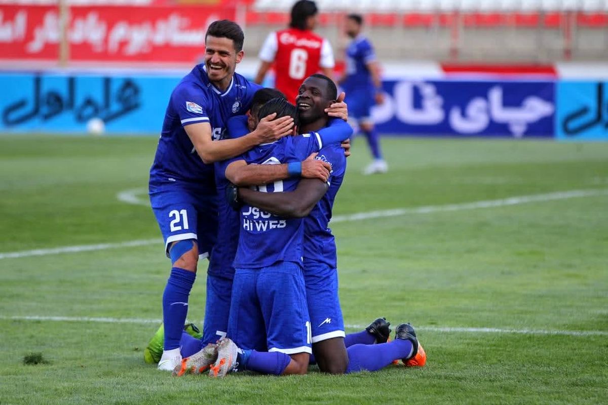 بازی استقلال و تراکتور