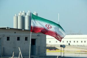 گاردین از مخالفت ایران با انتقال ذخایر اورانیوم خود به کشور سوم خبر داد