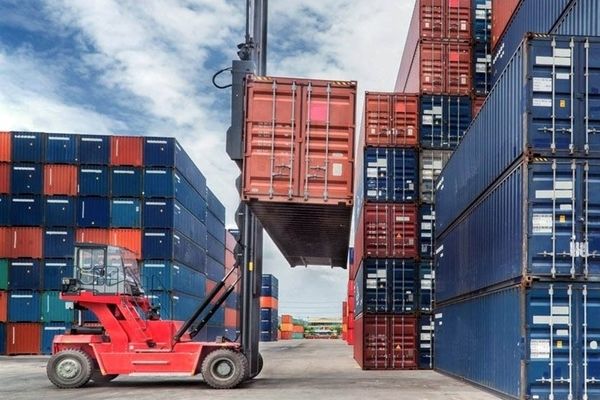 دست‌های پنهانی مانع خروج نهاده‌ها از بنادر شده‌اند