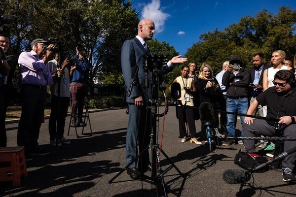 جزیره گرینلند متعلق به آمریکا است