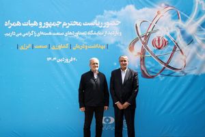 رئیس جمهور از نمایشگاه دستاوردهای صنعت هسته‌ای کشور بازدید کرد