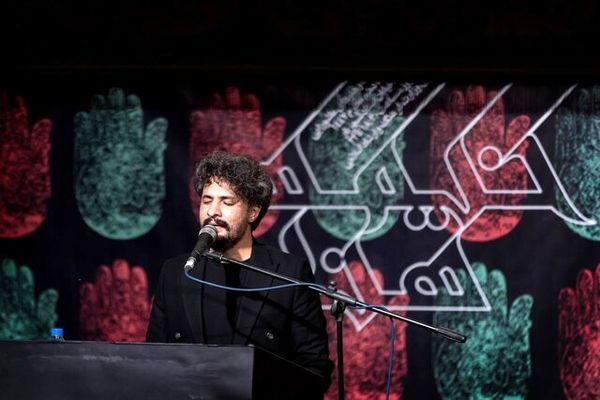 صدای راغب درآمیخته با نوحه‌خوانی یزدی‌ها