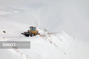 برف و کولاک راه ارتباطی ۱۵۰۰ روستای آذربایجان‌شرقی را بست