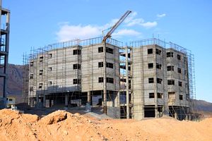 تکمیل و واگذاری  مجتمع مسکونی 104 واحدی ابوموسی