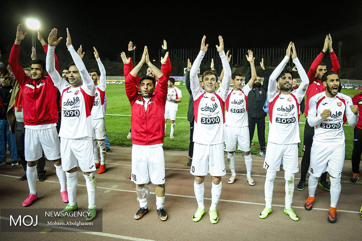 دیدار تیم های فوتبال پرسپولیس تهران و نفت تهران