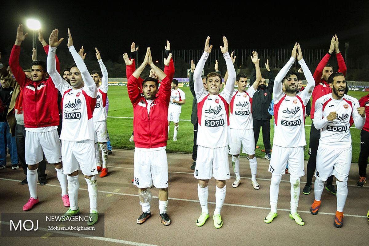 دیدار تیم های فوتبال پرسپولیس تهران و نفت تهران