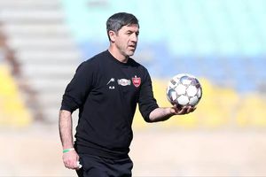 انتقاد تند کریم باقری از وضعیت استادیوم‌های پایتخت