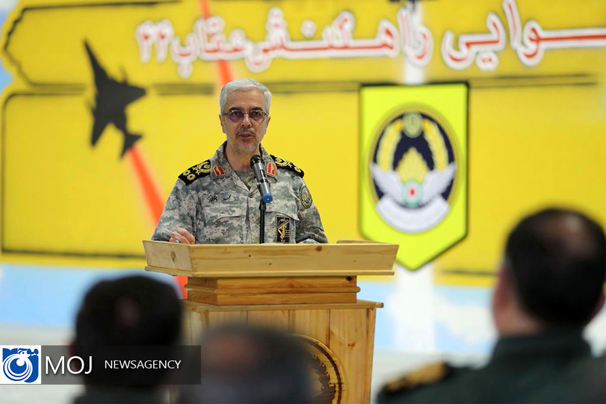 بازدید سرلشکر باقری از پایگاه هوایی راهکنشی عقاب 44 ارتش