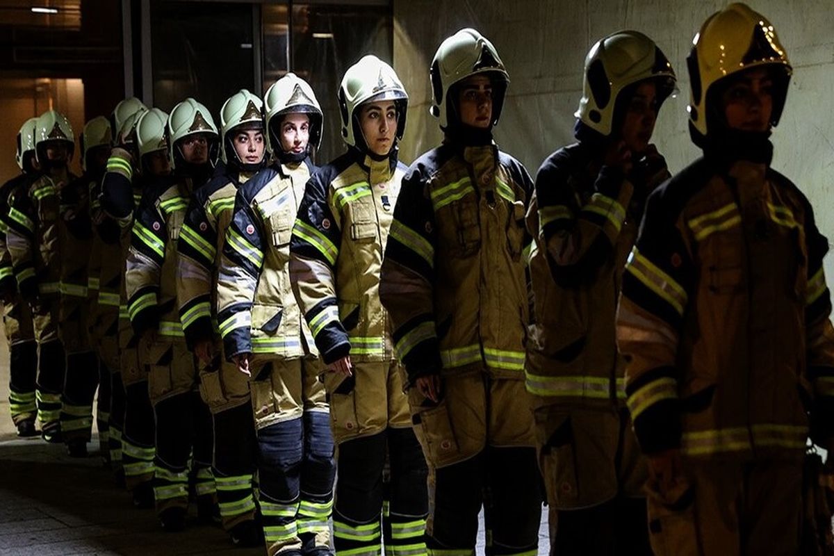 آتش نشانان زن