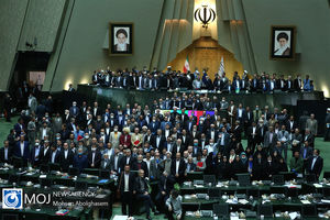 حاشیه های آخرین روز از مجلس دهم/ از گلایه لاریجانی تا ثبت آخرین عکس های یادگاری 