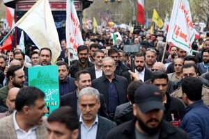 پزشکیان در خروش میلیونی ملت ایران در روز جهانی قدس حضور یافت