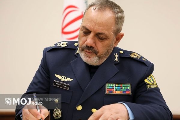 سیزده آبان نماد غلبه حق بر باطل است