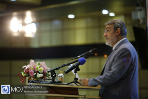 باید در برابر مردم متعهد باشیم