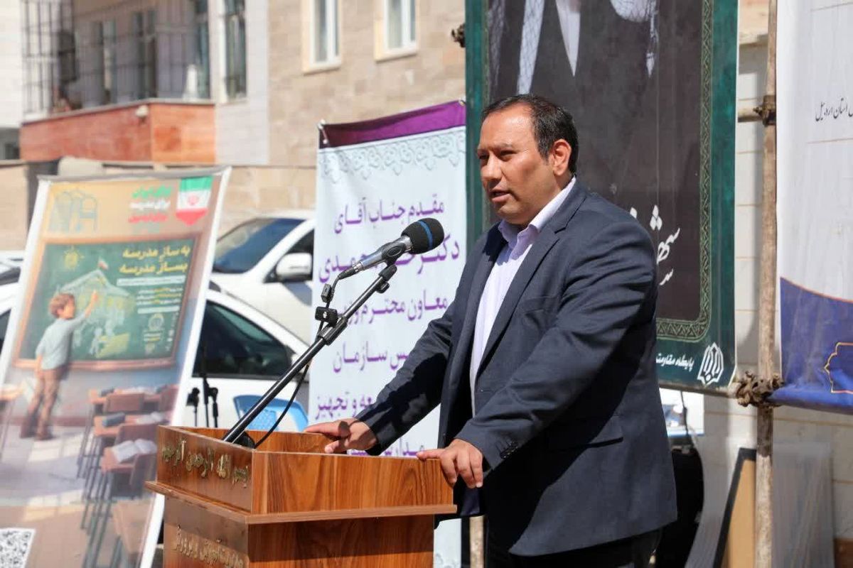 لامعی جوان 