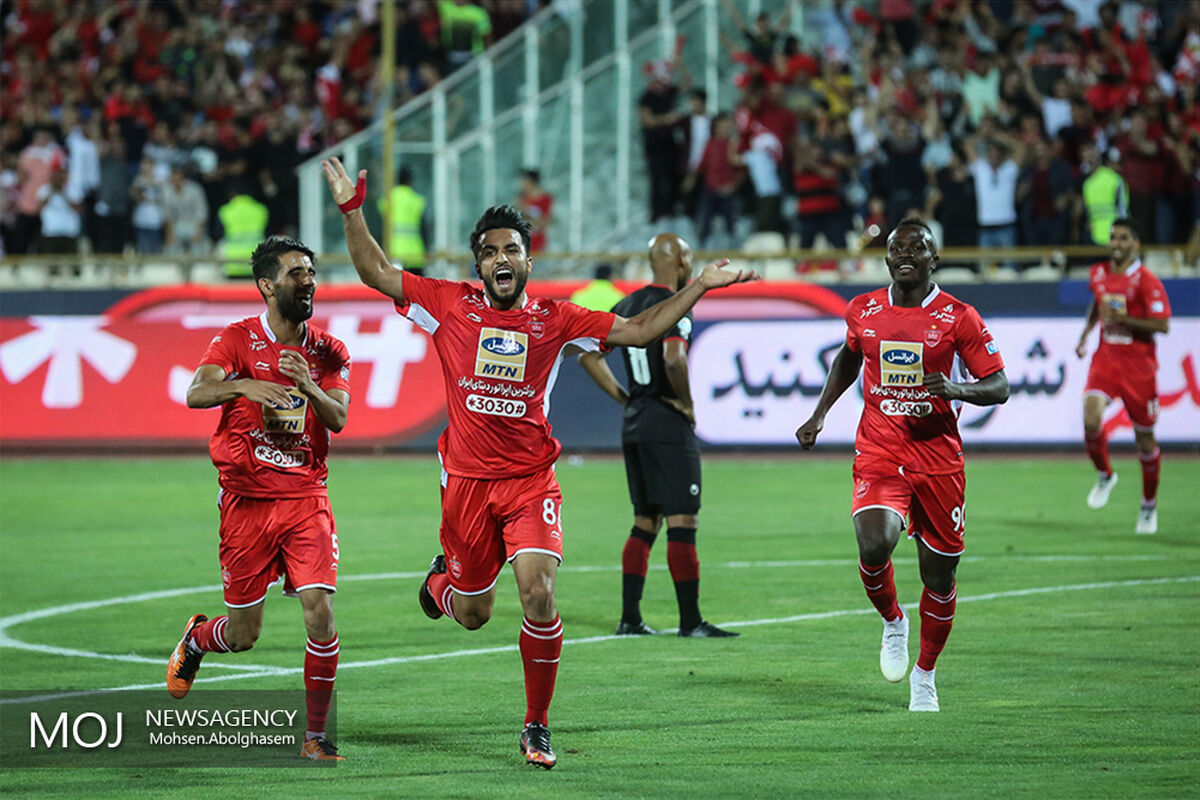 دیدار تیم های فوتبال پرسپولیس و فولاد خوزستان