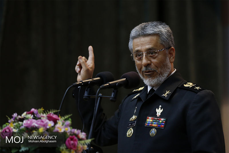 امروز زمان سعی و خطا برای اداره جامعه نیست/ نیروهای مسلح نباید از دیگران تبعیت کنند