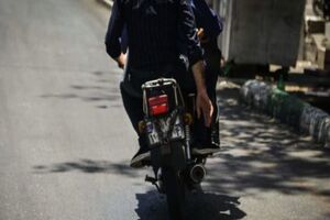 روش عجیب سرقت چیس و پفک توسط موتور سواران