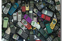 دستگیری سارق گوشی تلفن همراه/ کشف 99 فقره سرقت گوشی 