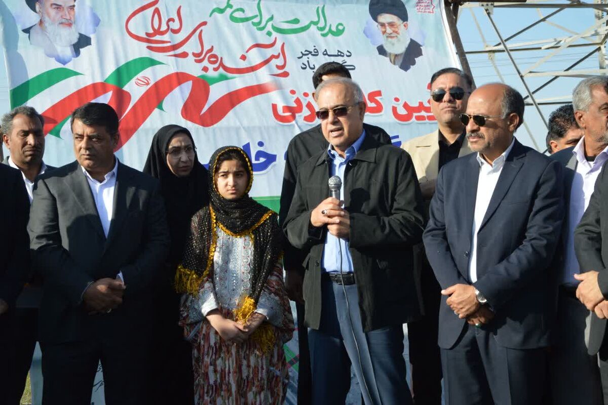 میناب آیین کلنگ زنی با حضور استاندار هرمزگان