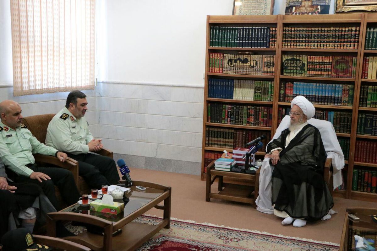 آیت الله مکارم بااشتری