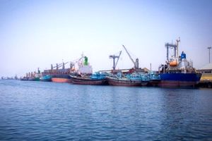 روند تخلیه و بارگیری در بندر شهید باهنر عادی است/ پهلودهی همزمان چهار فروند کشتی