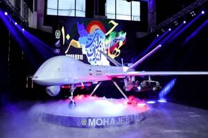 پهپاد مهاجر ۱۰ با حضور رئیس جمهوری رونمایی شد