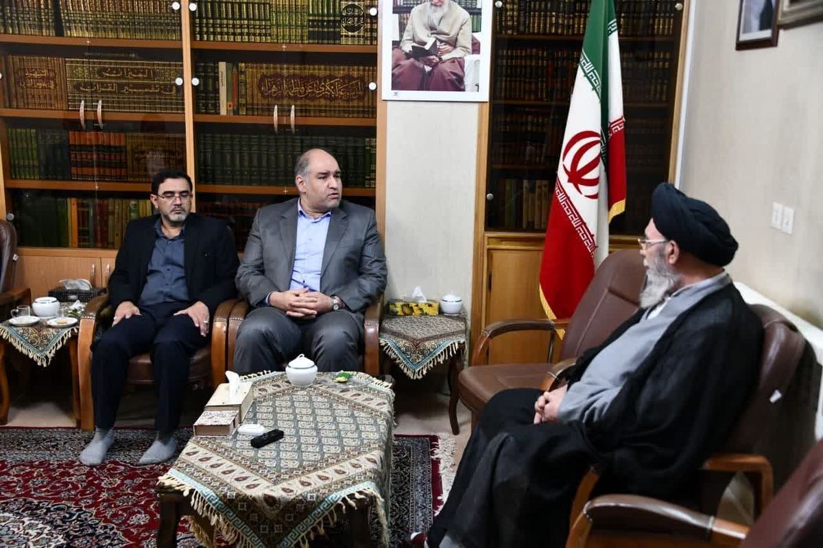 امام جمعه اصفهان و استاندارد