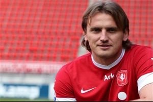 شانس صعود روستوف و آژاکس برابر است