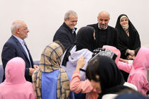 رئیس جمهور با جمعی از کودکان بی‌سرپرست و بدسرپرست در مجتمع «خانه دختران ایران» دیدار کرد