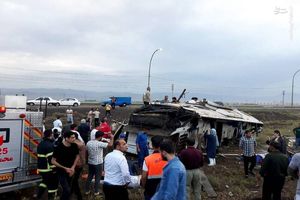 بر اثر واژگونی ۲ دستگاه اتوبوس و یک دستگاه مینی‌بوس در محورهای مواصلاتی این استان، ۳۶ نفر مصدوم شدند