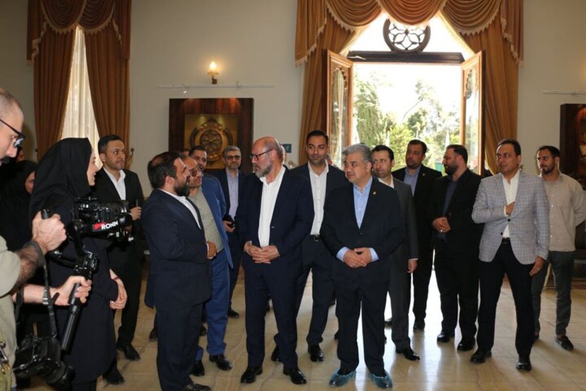 رئیس بنیاد مستضعفان از موزه هنر ایران دیدن کرد