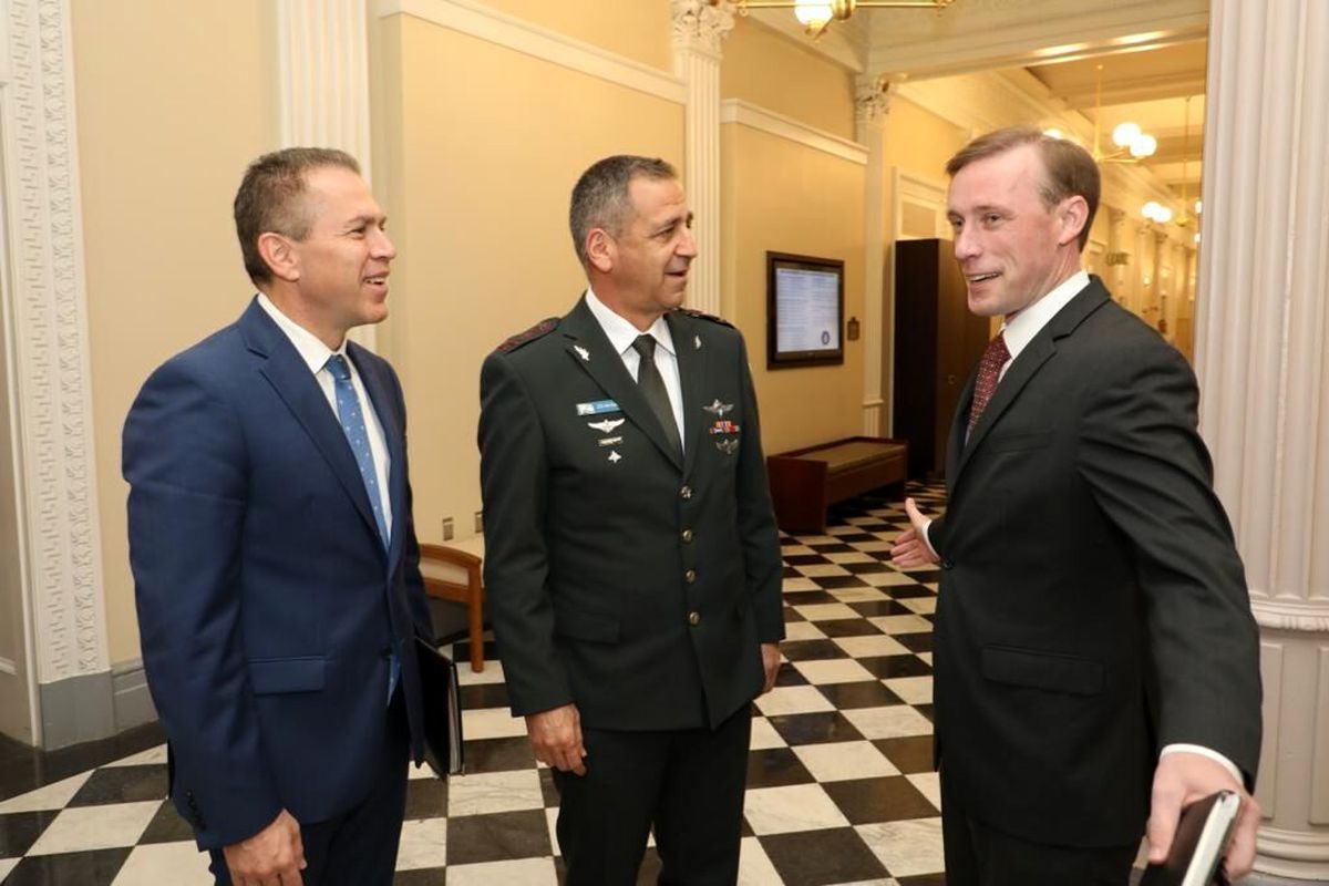 سالیوان و آویو کوخاوی