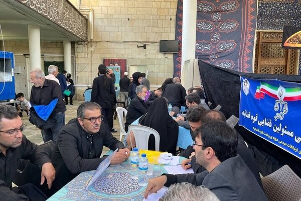 استقرار میز خدمت قضایی در نماز جمعه تهران