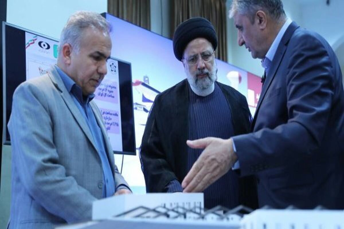 بازدید رئیس جمهور از نمایشگاه دستاوردهای صنعت هسته‌ای