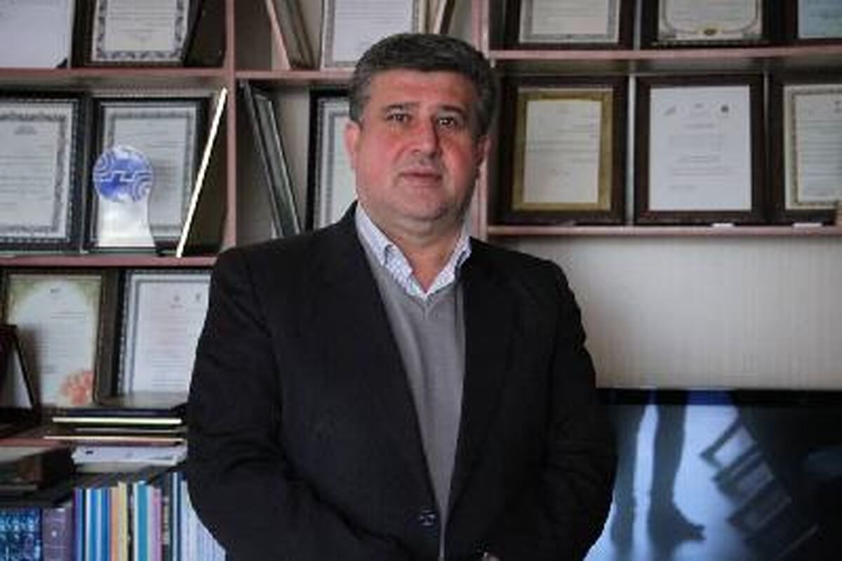 آزاد حکمت