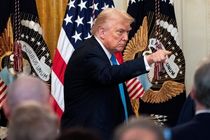 رئیس جمهور آمریکا بدون رأی‌گیری کنگره، بودجه خارجی را قطع کرد