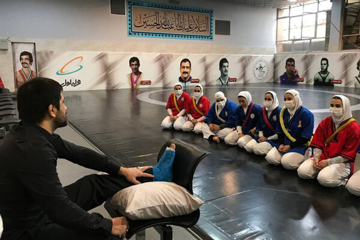 دبیر