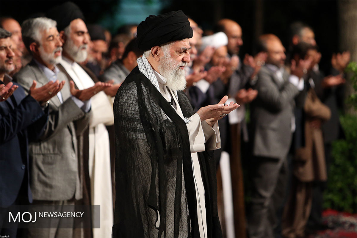 دیدار جمعی از شاعران و اهالی فرهنگ و ادب با مقام معظم رهبری