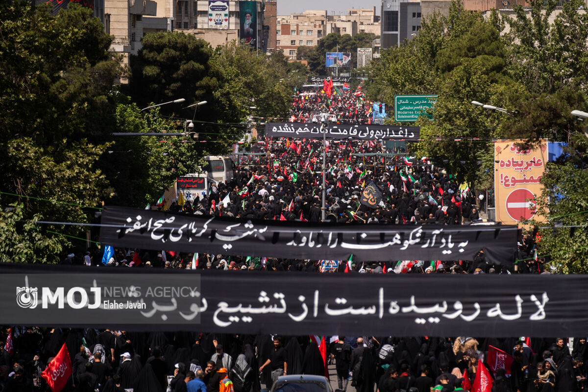 اقامه نماز بر پیکر مطهر رهبر شهید انقلاب