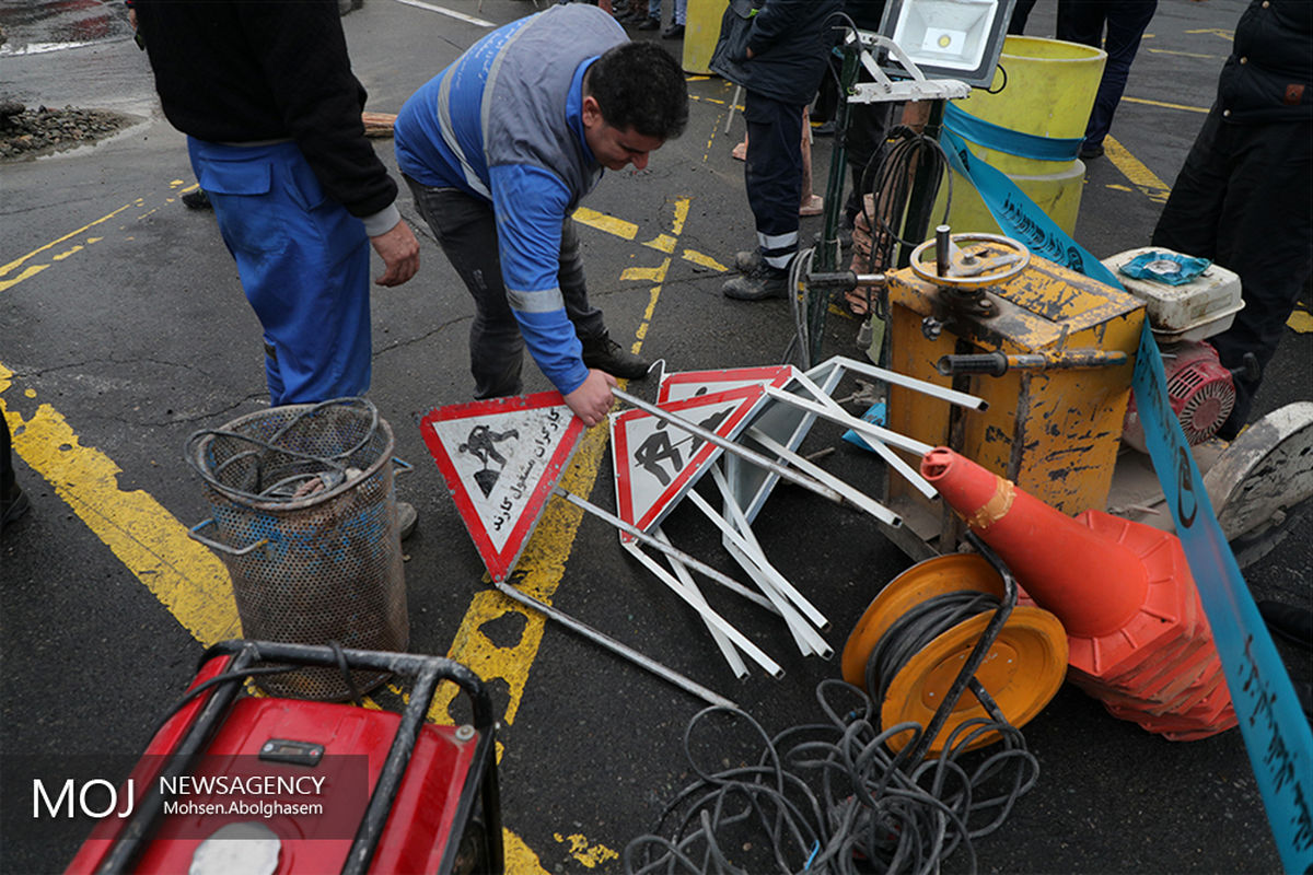 ترکیدگی لوله اصلی آب در میدان توحید