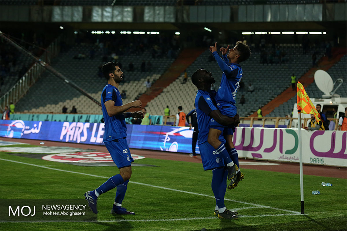 دیدار تیم های فوتبال استقلال تهران و ماشین سازی تبریز