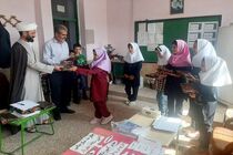  ۳۰۰ بسته لوازم التحریر به دانش آموزان مناطق محروم توزیع شد