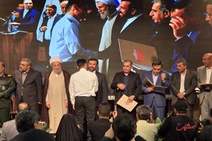 رئیس سازمان آتش‌نشانی شیراز در جشنواره شهید رجایی، به عنوان کارمند نمونه برگزیده شد