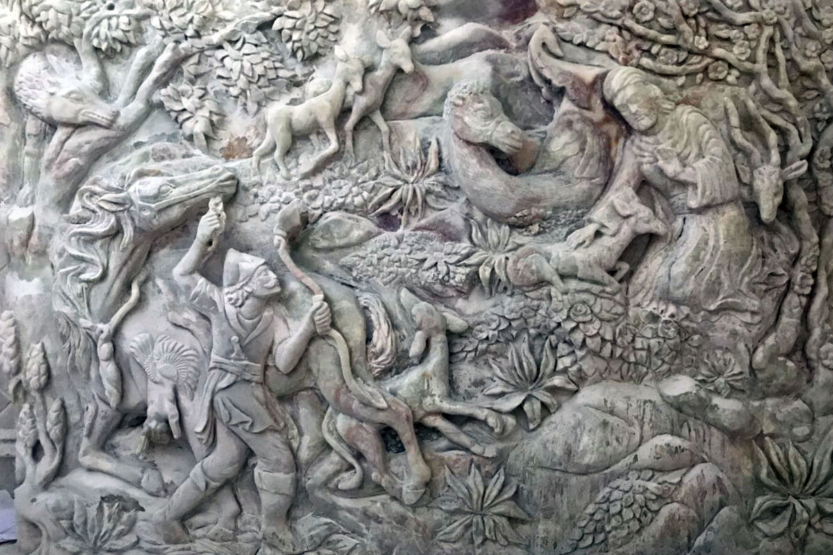تابلو سنگی برجسته ضامن آهو