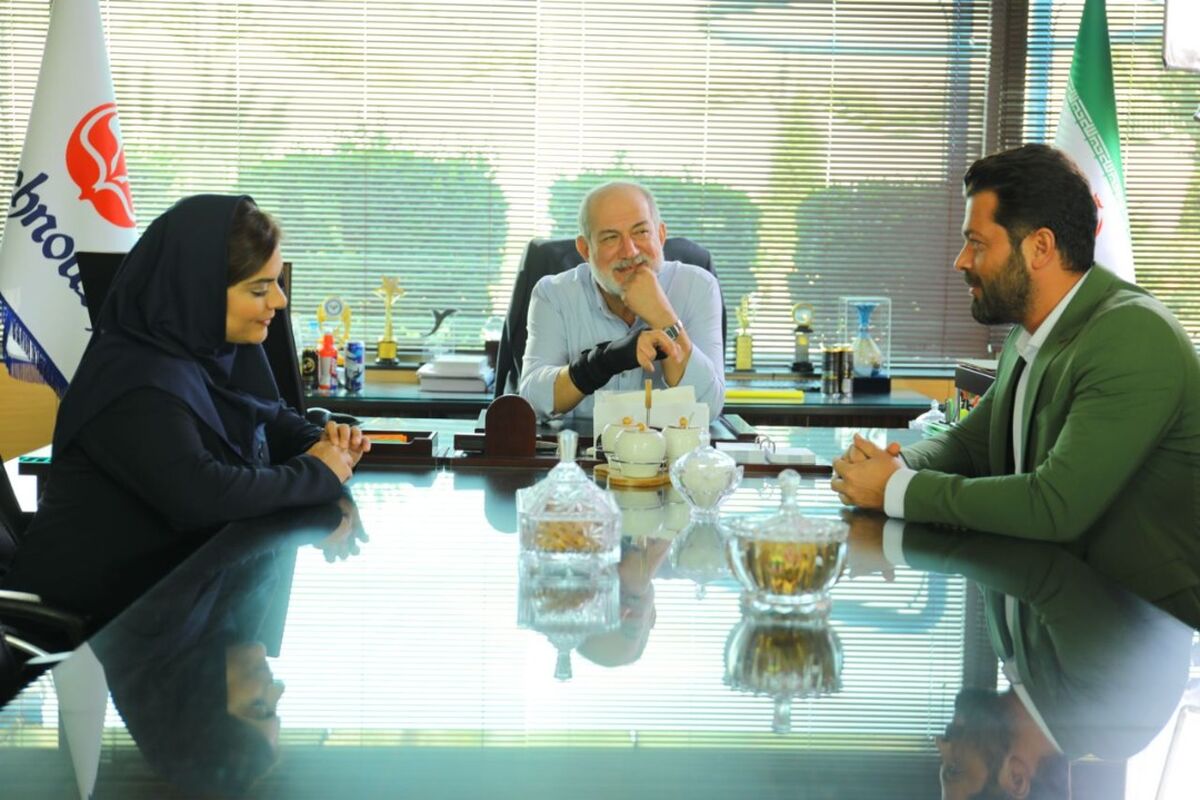 فیلم سینمایی سلفی با دموکراسی