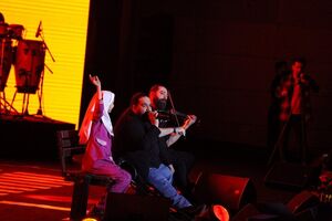 Iranian singer performs for child laborers